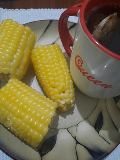 A picture of Boiled Maize and ginger tea.
