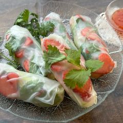 A picture of Spring Rolls with Strawberry.