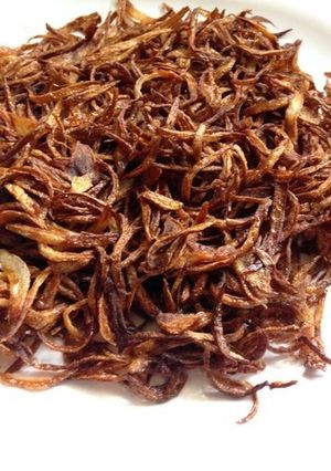 A picture of Crispy deep fried onions.