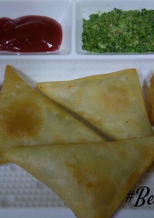 A picture of Cheese corn patti samosas.