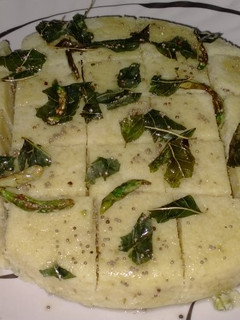 सूजी बेसन का ढोकला (suji besan ka dhokla recipe in Hindi) रेसिपी मुख्य फोटो
