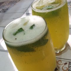 A picture of Mint lemon cooler.