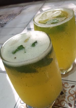 A picture of Mint lemon cooler.