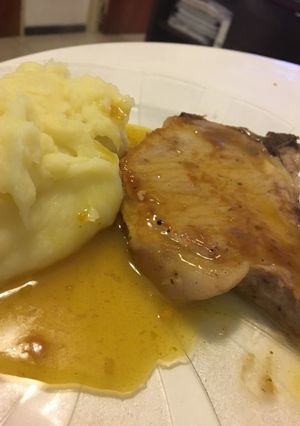 Una foto de Costeleta de cerdo con mostaza y miel