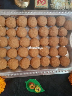 चुरमा लाडू (Churma Ladoo Recipe In Marathi) रेसिपी चे मुख्य फोटो