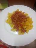 Pasta corta con boloñesa de salchicha para estudiantes