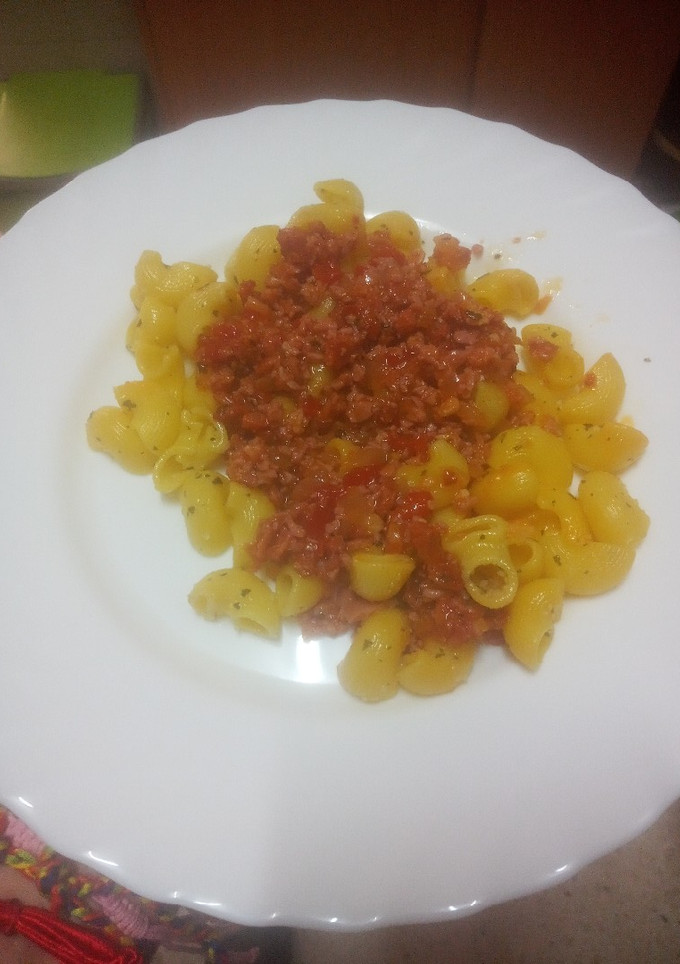 Una foto de Pasta corta con boloñesa de salchicha para estudiantes