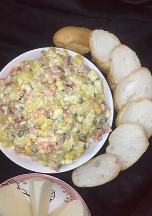 Hình của món 🥗Russian salad (salad nga) 🥙.