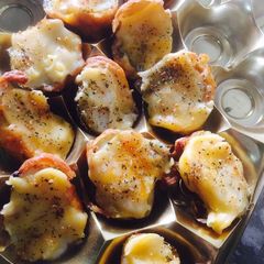 Potato pizza bites A picture of Potato pizza bites.