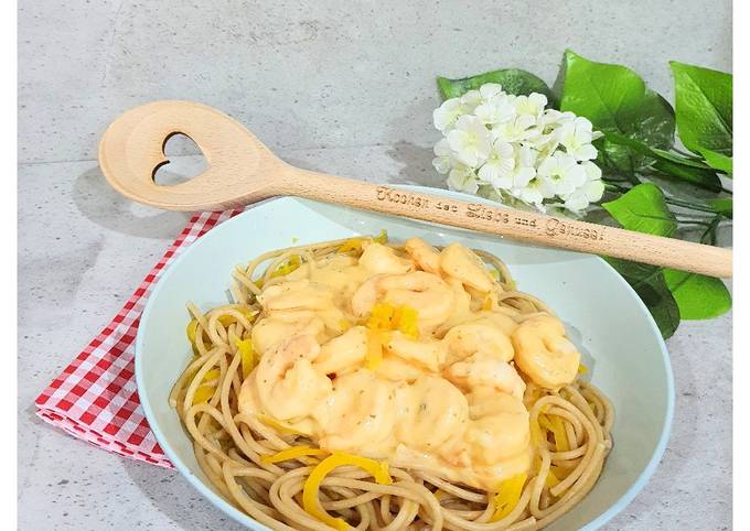 Spaghetti mit Kürbisspaghetti und Chili-Garnelen