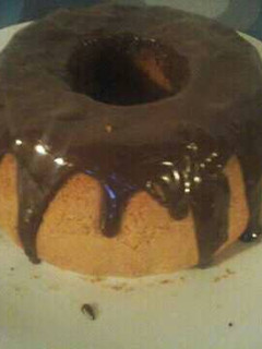 Una foto de Torta con baño de chocolate