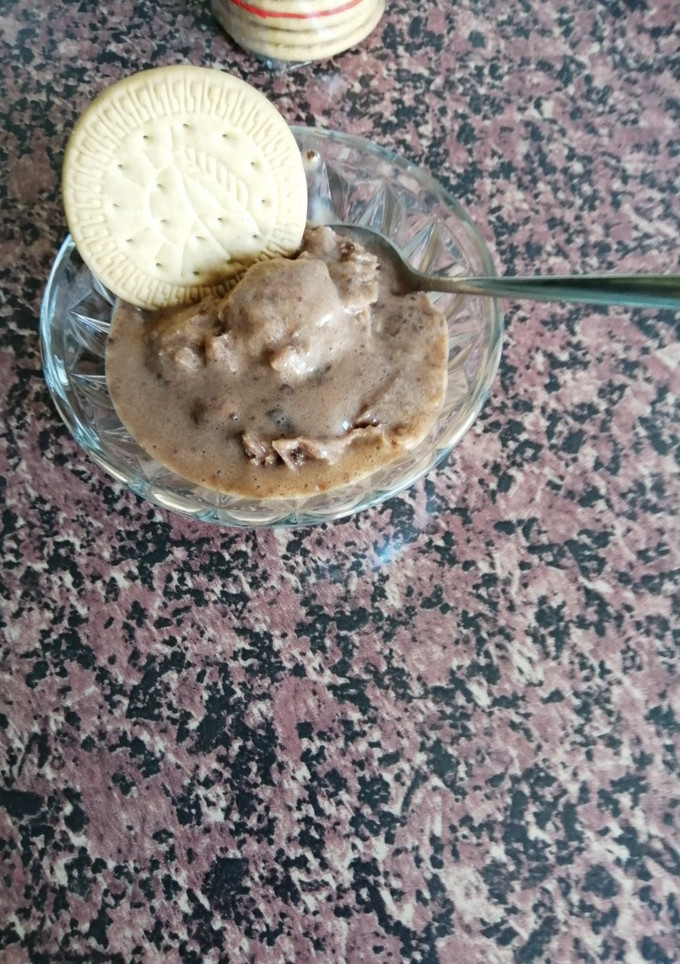 Una foto de Helado de banano y chocolate