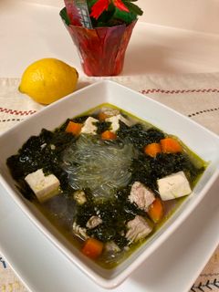 A picture of Seaweed Chicken Soup/Sop Ayam Rumput Laut.