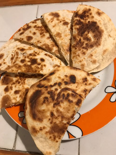Una foto de Quesadillas de pollo... rapiditas 🏃🏻♀️