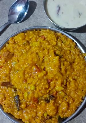 સ્વામિનારાયણ ખીચડી (Swaminarayan Khichdi Recipe In Gujarati) રેસીપી મુખ્ય ફોટો