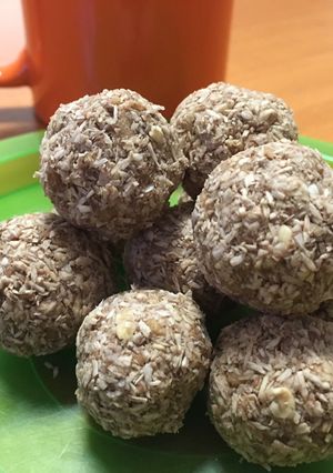 Almás zabpelyhes golyó recept fotója