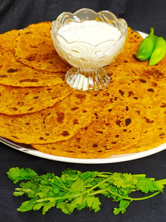 દૂધી ના થેપલા (Dudhi Thepla Recipe In Gujarati) રેસીપી મુખ્ય ફોટો