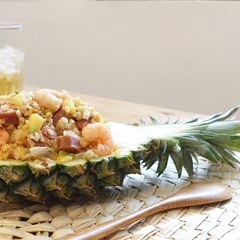 A picture of Fried rice with pineapple & shrimp.