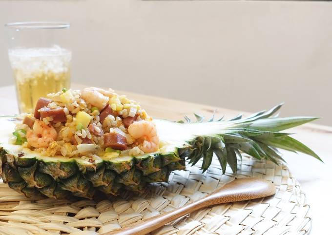 Recipe of Perfect Fried rice with pineapple &amp; shrimp