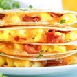 Quesadilla cu omletă și bacon