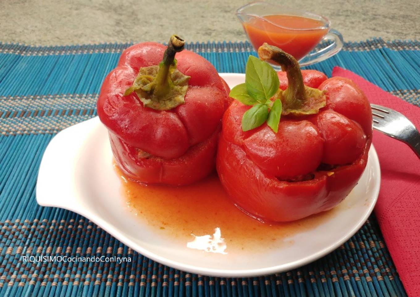 Pimientos rojos rellenos de carne picada