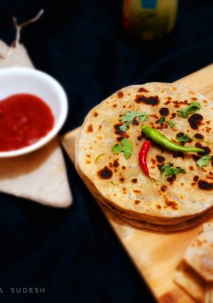 स्टफ पनीर पराठा (stuff paneer paratha recipe in marathi) रेसिपी चे मुख्य फोटो 