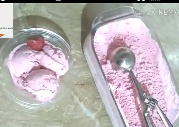 Homemade strawberry ice cream