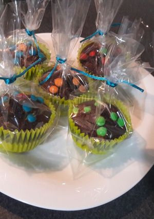 Una foto de Muffins de chocolate y vainilla! Para regalar en cumples!🎈🎉🎈