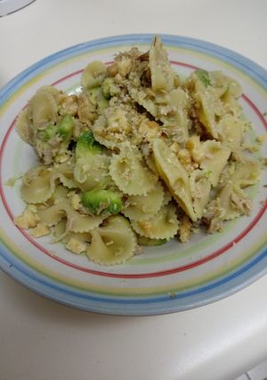 Una foto de Pasta con atún y palta