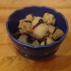A picture of Over-night cauliflower and (Japanese) sea kelp.
