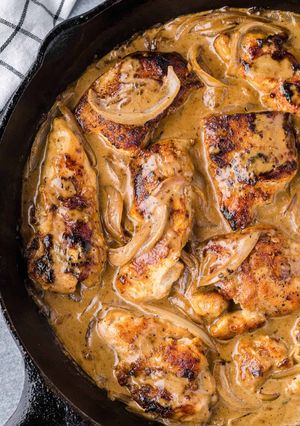 A picture of Smothered Chicken & Onion Gravy.
