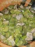 Mollejas en salsa verde con nopales