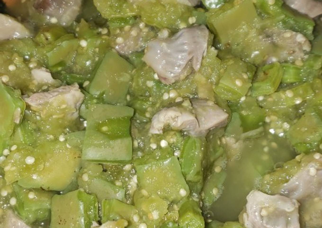 Mollejas en salsa verde con nopales