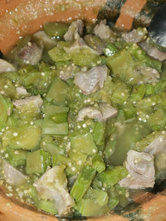 Una foto de Mollejas en salsa verde con nopales
