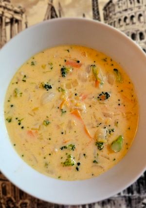 A picture of Cheesy Rice And Broccoli Soup.