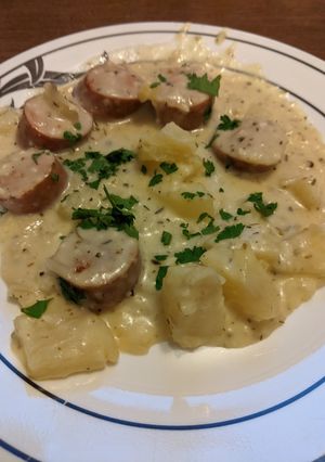 A picture of Kielbasa and potatoes in white wine sauce instant pot ip.