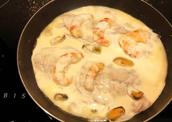 Anchoa de banco con crema, mejillones y langostinos Receta de Leopoldo  Achaga - Cookpad