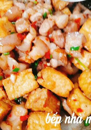 Hình của món Thịt ba chỉ rang tàu hủ.