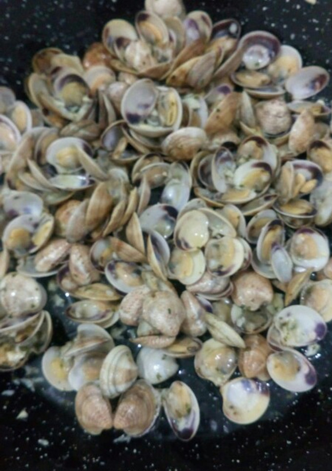 Una foto de Chirlas al ajillo