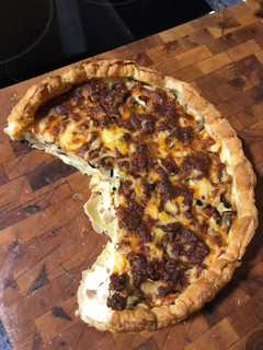 Una foto de Quiché de pollo y setas shitake
