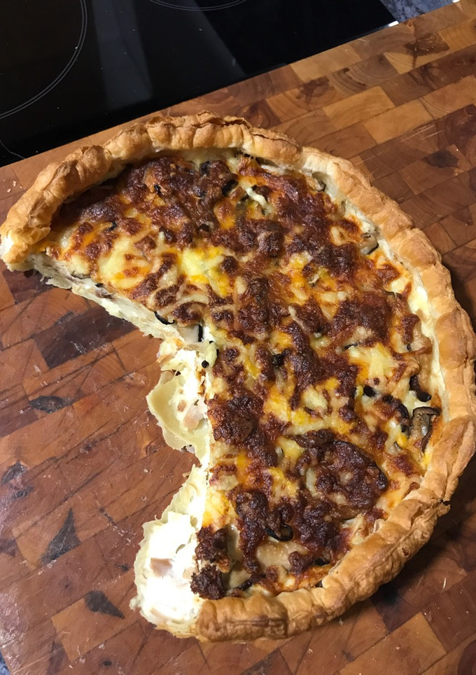 Una foto de Quiché de pollo y setas shitake