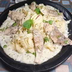 A picture of CHICKEN ALFERADO PASTA😍.