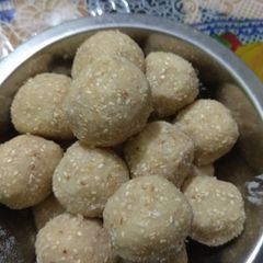 A picture of Dry fruits Ladoo.