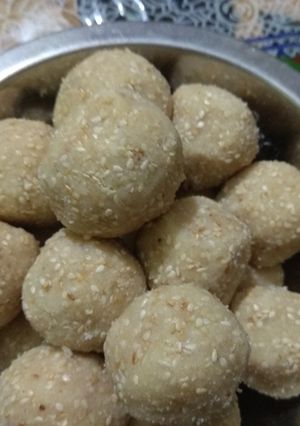 A picture of Dry fruits Ladoo.