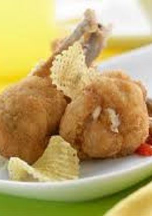 Una foto de Chupa chups de pollo rellenos de jamón y queso