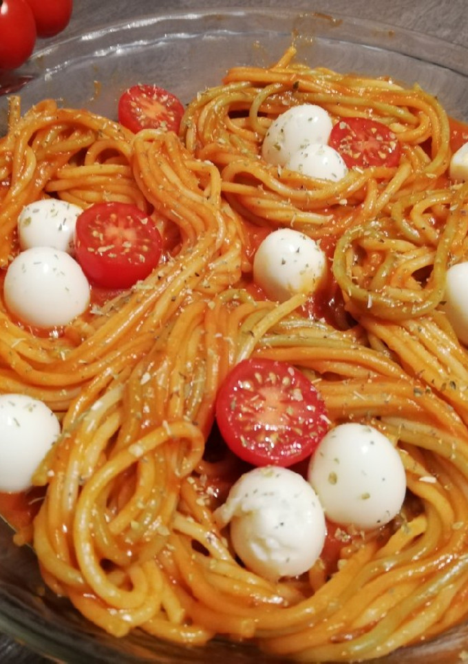 Una foto de Nidos de spaghetti tricolore