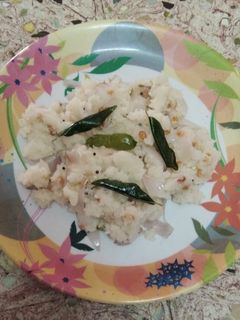 வெள்ளை ரவை உப்புமா செய்முறை முக்கிய புகைப்படம்