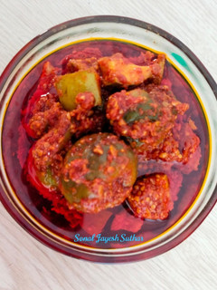 ગુંદા કેરી નું અથાણું (Gunda Mango Pickle Recipe In Gujarati) રેસીપી મુખ્ય ફોટો