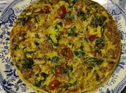Una foto de tortilla de verduras al horno