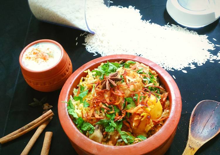 Kolhapuri chicken biryani